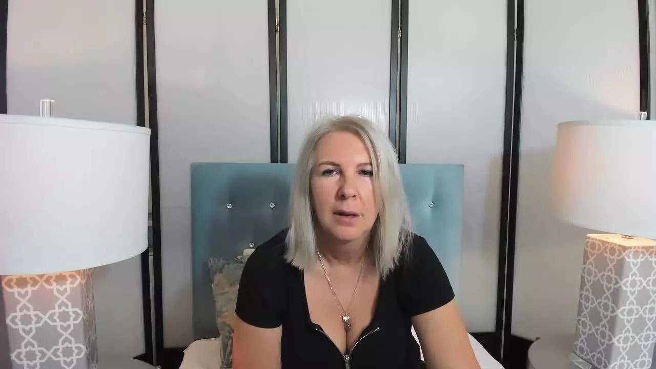 EricaWOMAN on Streamray 