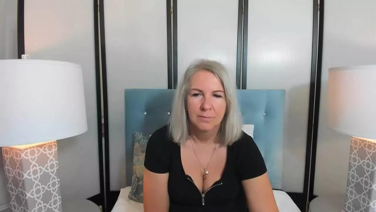EricaWOMAN on Streamray 