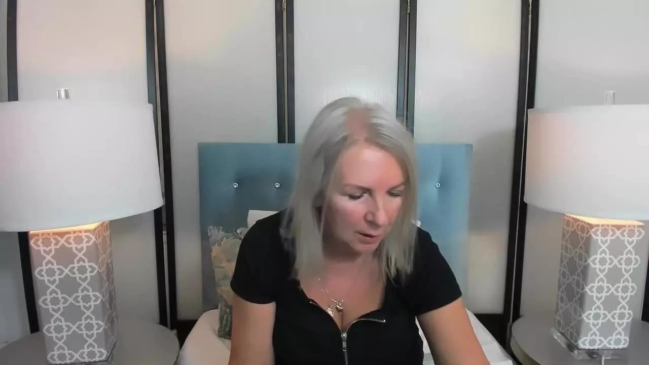 EricaWOMAN on Streamray 