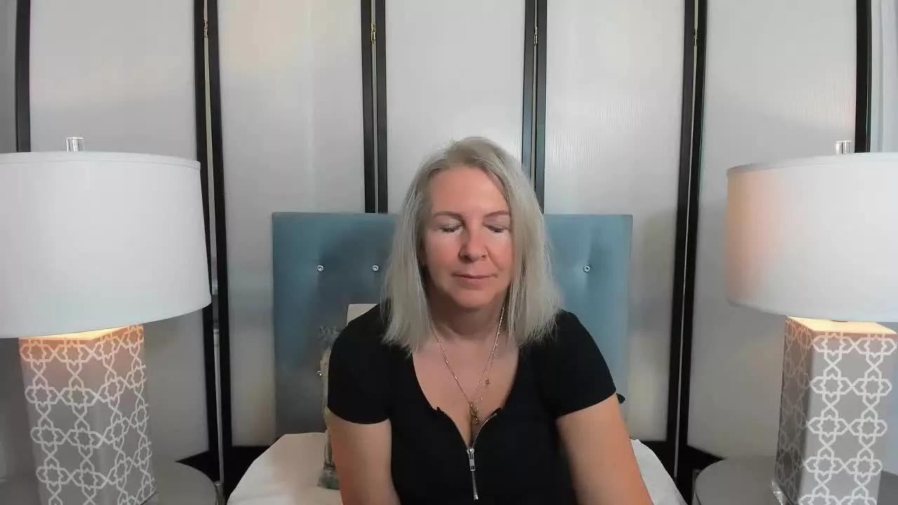 EricaWOMAN on Streamray 
