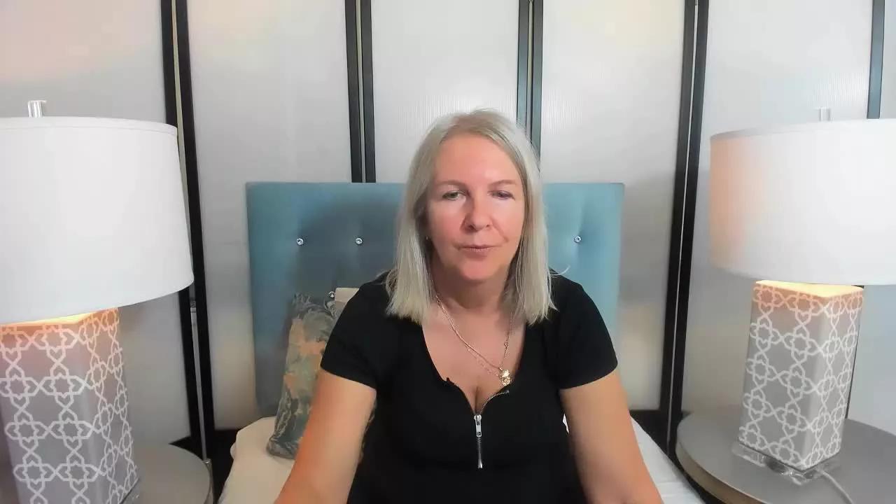 EricaWOMAN on Streamray 