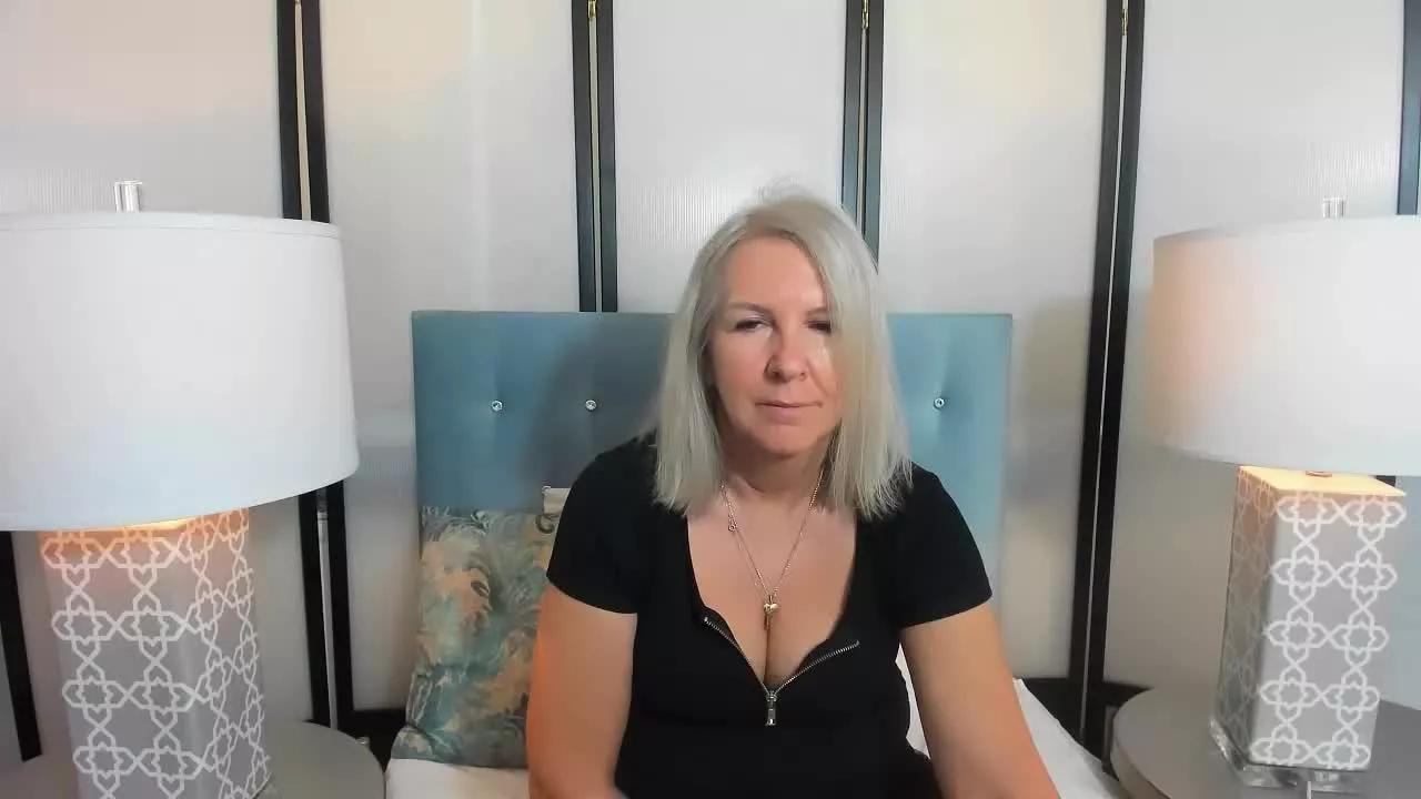 EricaWOMAN on Streamray 