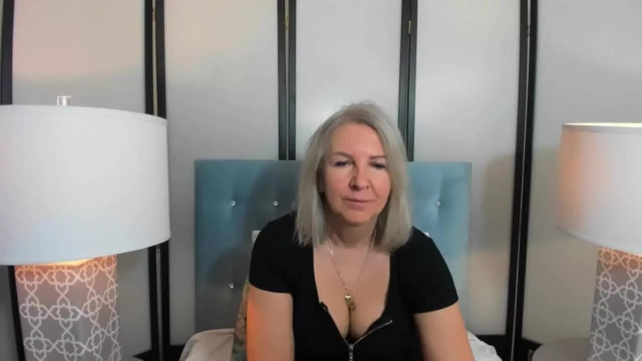 EricaWOMAN on Streamray 