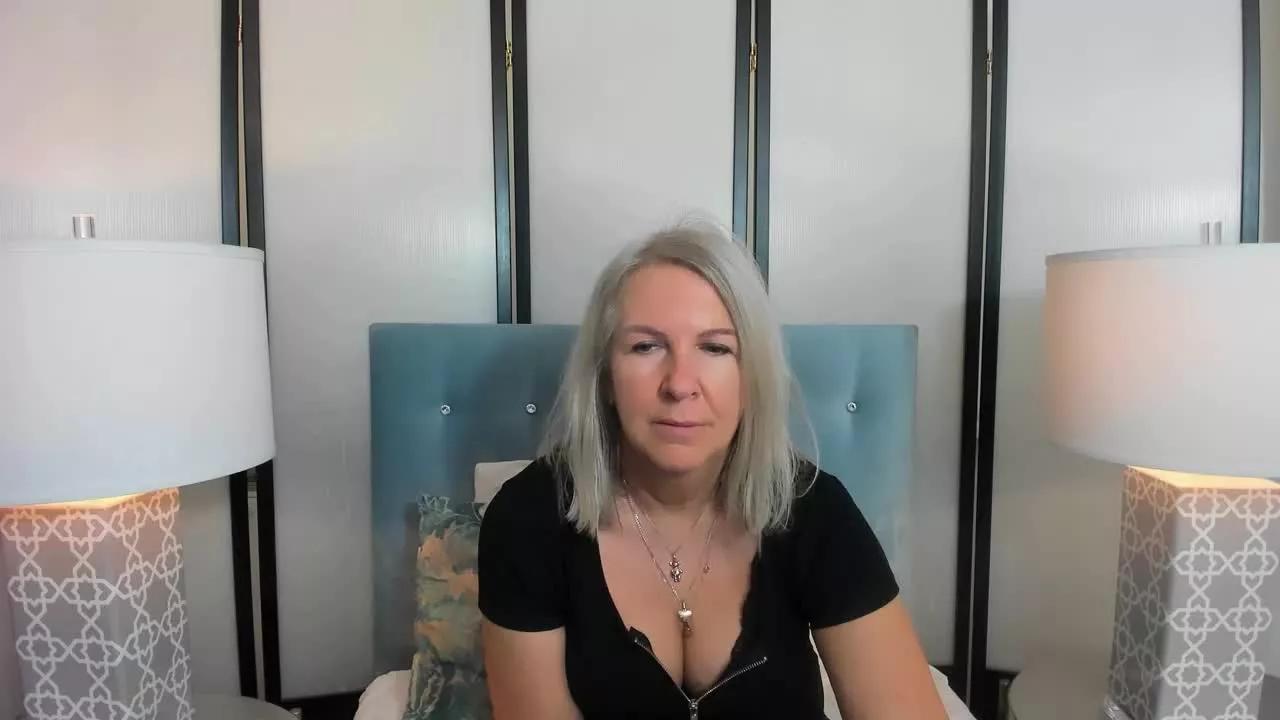 EricaWOMAN on Streamray 