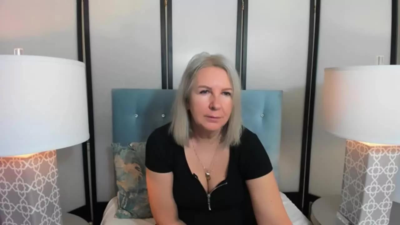 EricaWOMAN on Streamray 