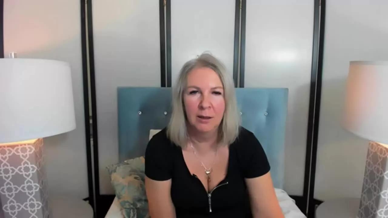 EricaWOMAN on Streamray 