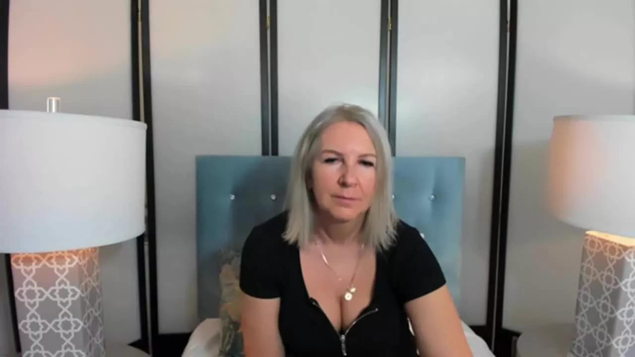 EricaWOMAN on Streamray 