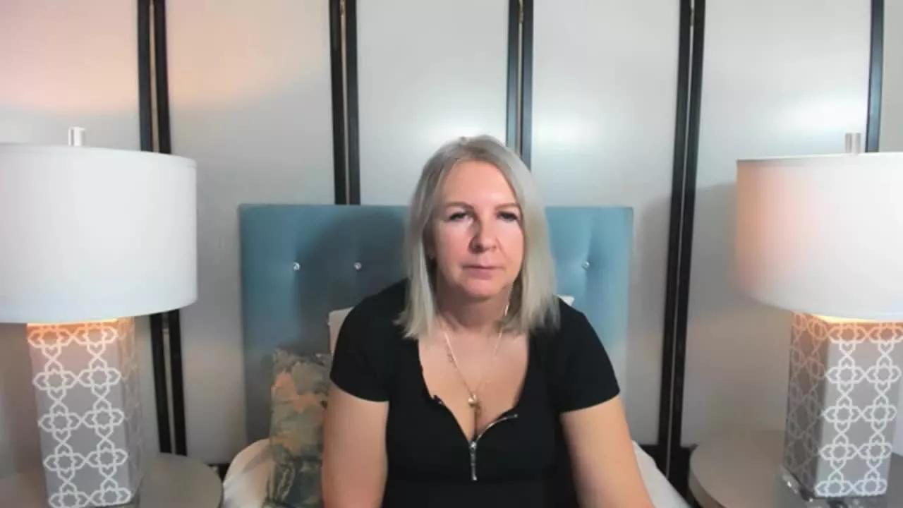 EricaWOMAN on Streamray 
