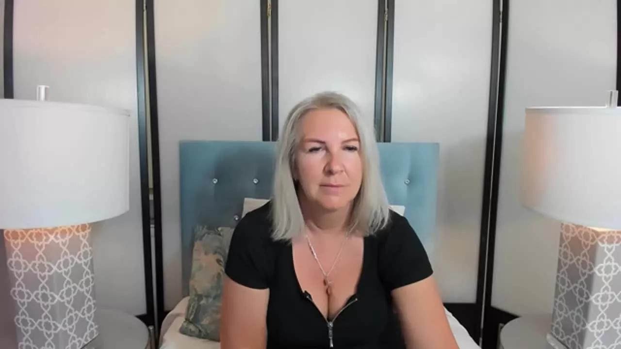 EricaWOMAN on Streamray 