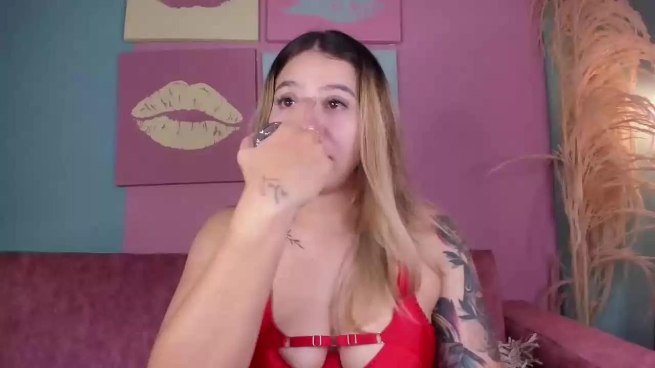 JuliAshton on Streamray 