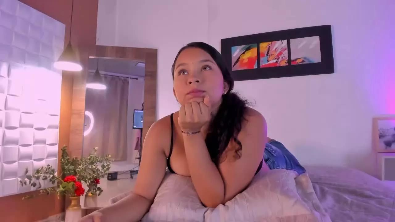 KittenLittleEyes on Streamray 
