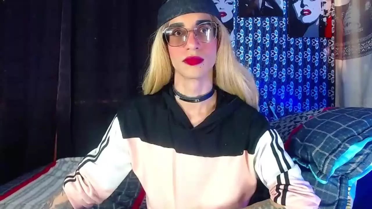 Offline KrissxLoveTS on Streamray