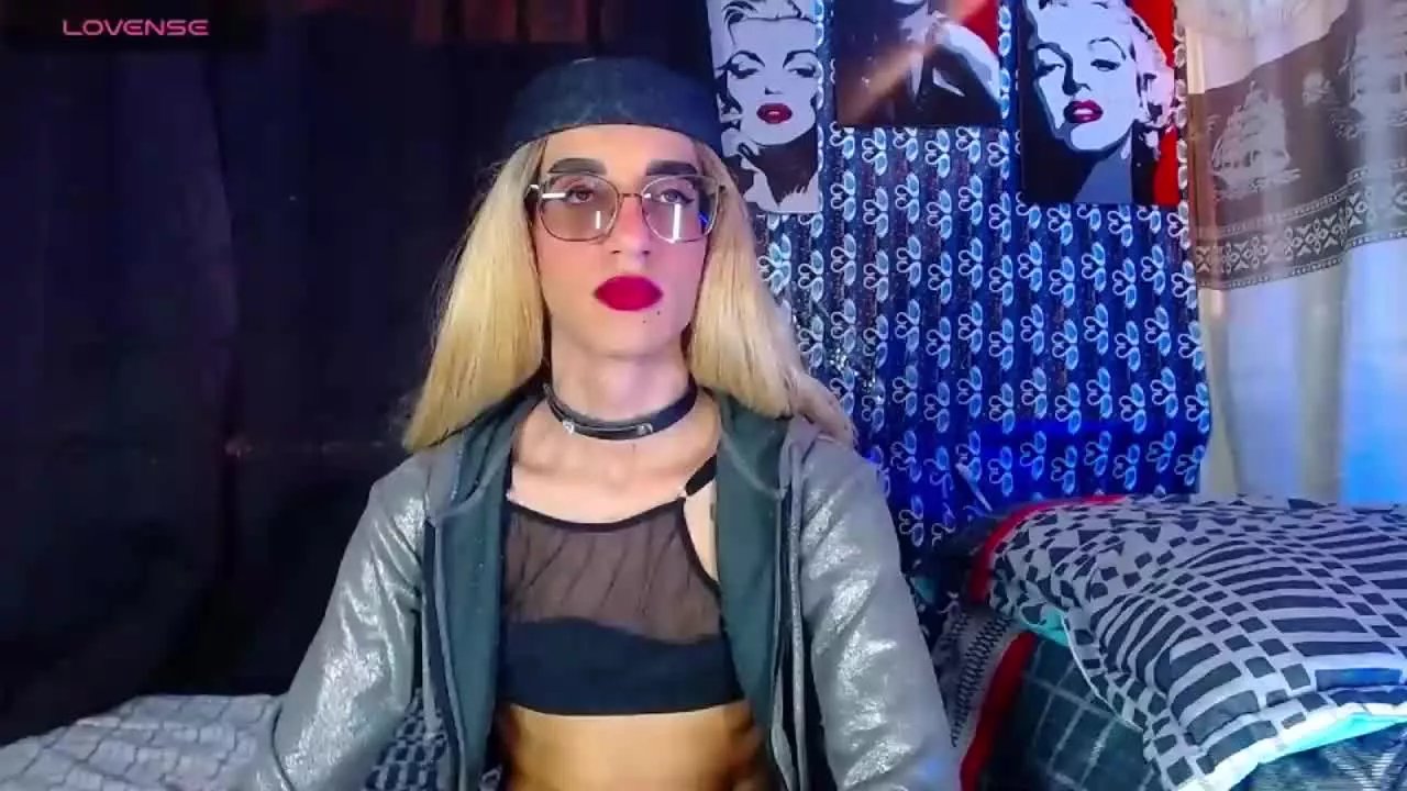 Offline KrissxLoveTS on Streamray