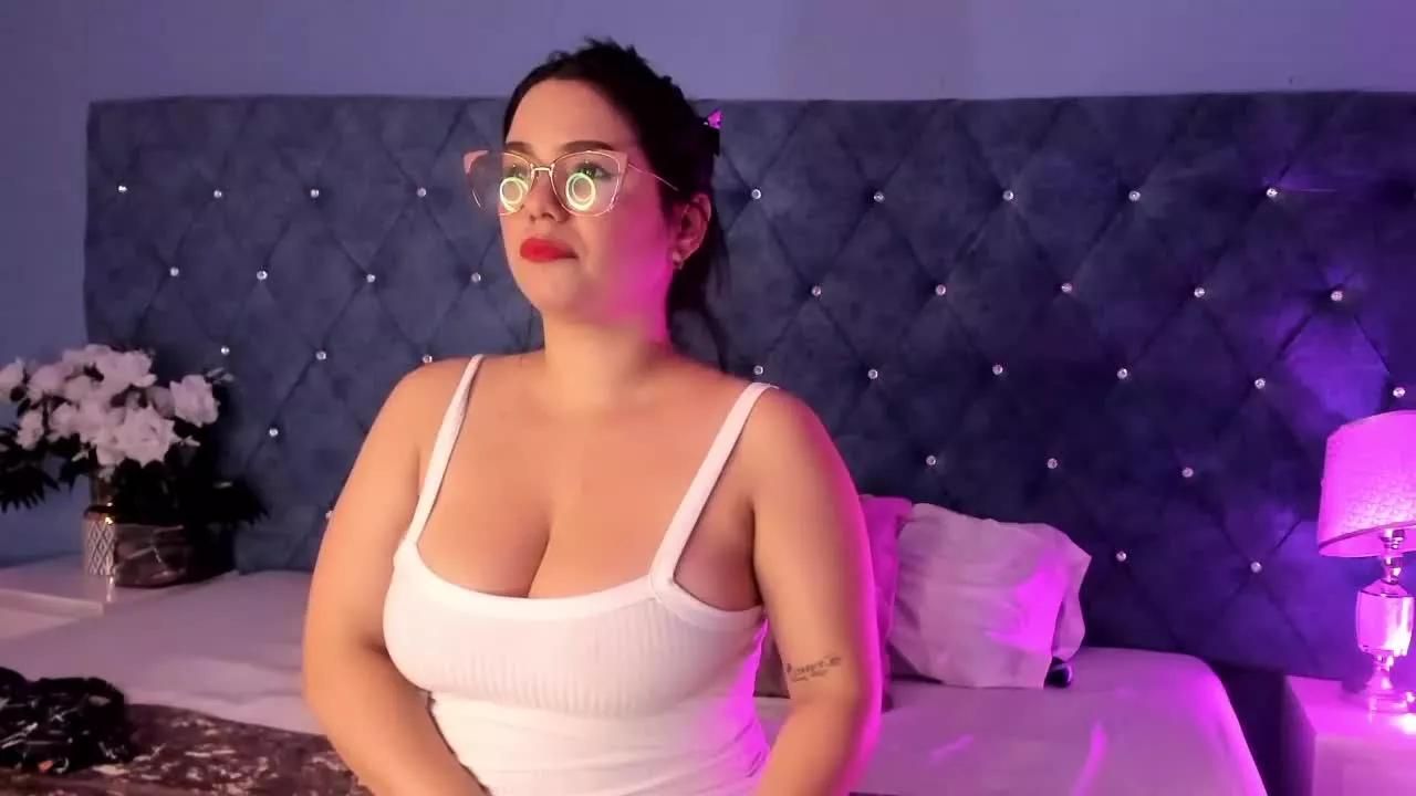 KrystalWoodss on Streamray 