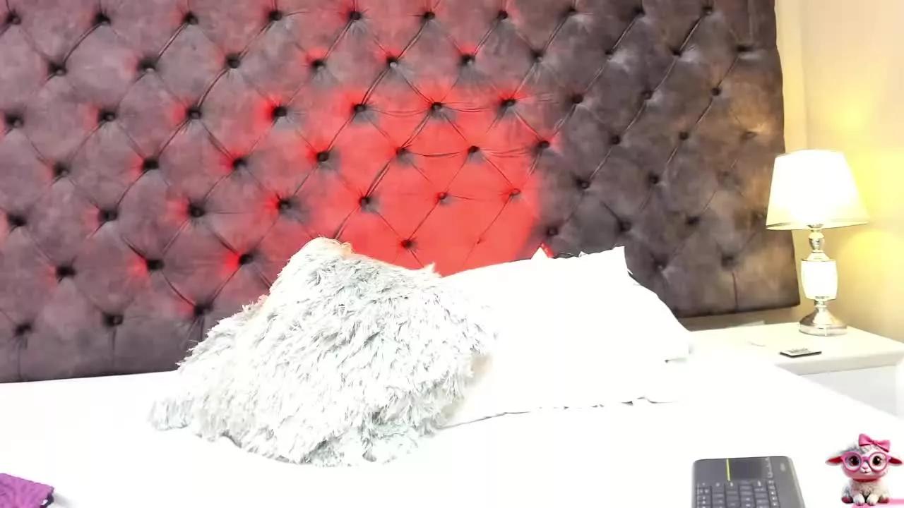 KrystalWoodss on Streamray 