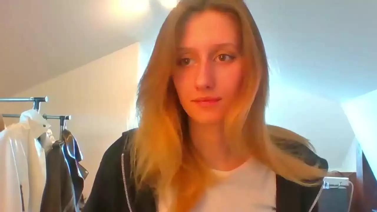 LunaCharm on Streamray 