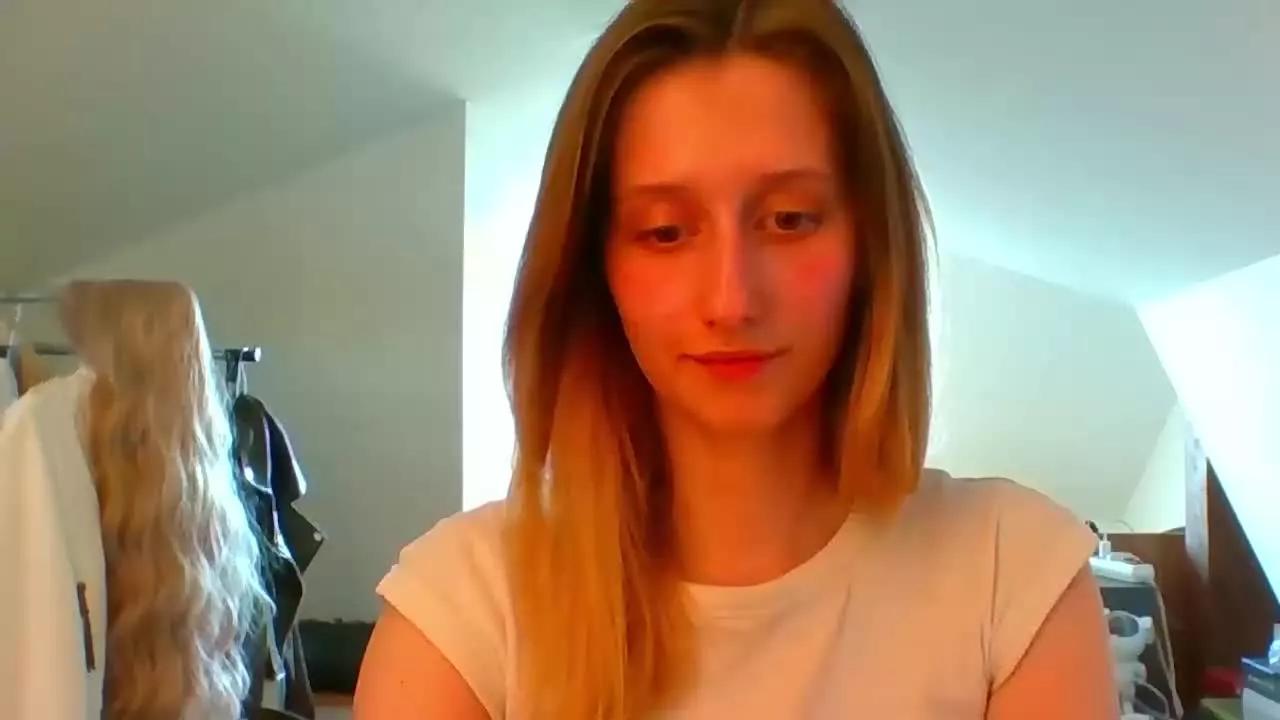 LunaCharm on Streamray 