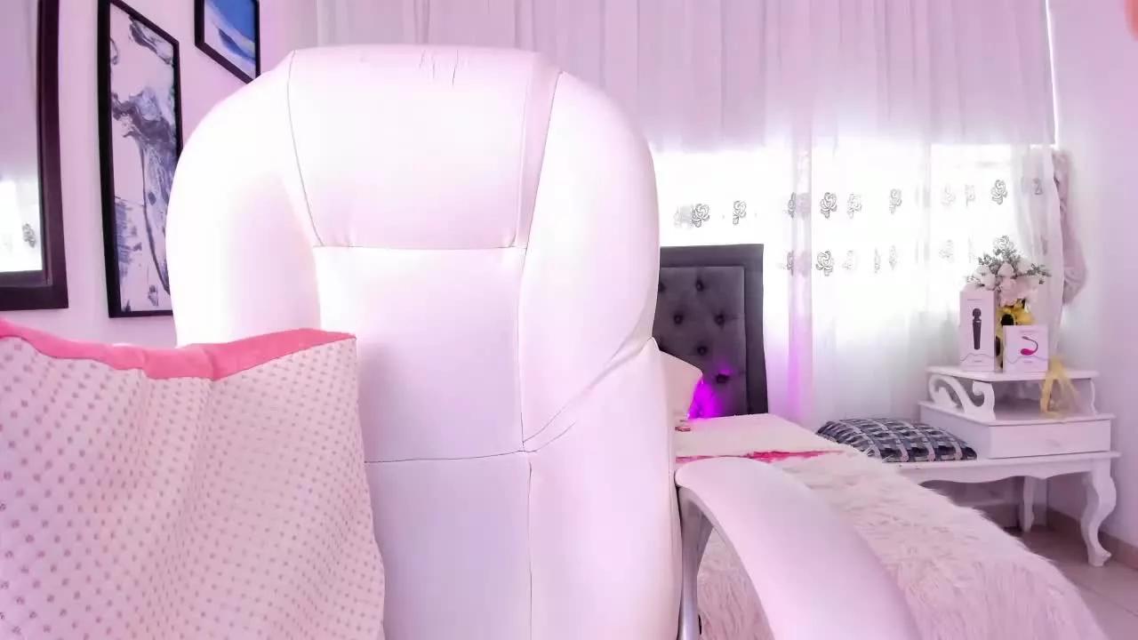 mia_grey_21 on Streamray 