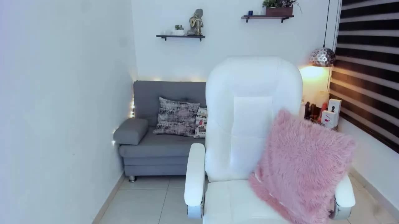 mia_grey_21 on Streamray 
