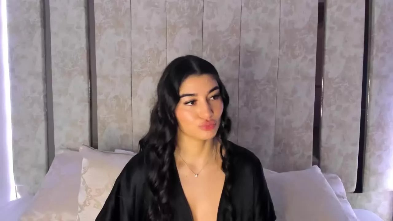 Offline Sofiiamartinez on Streamray