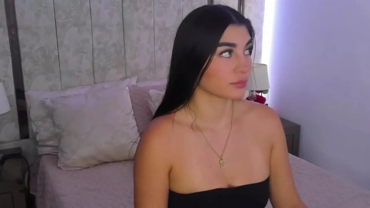 Offline Sofiiamartinez on Streamray