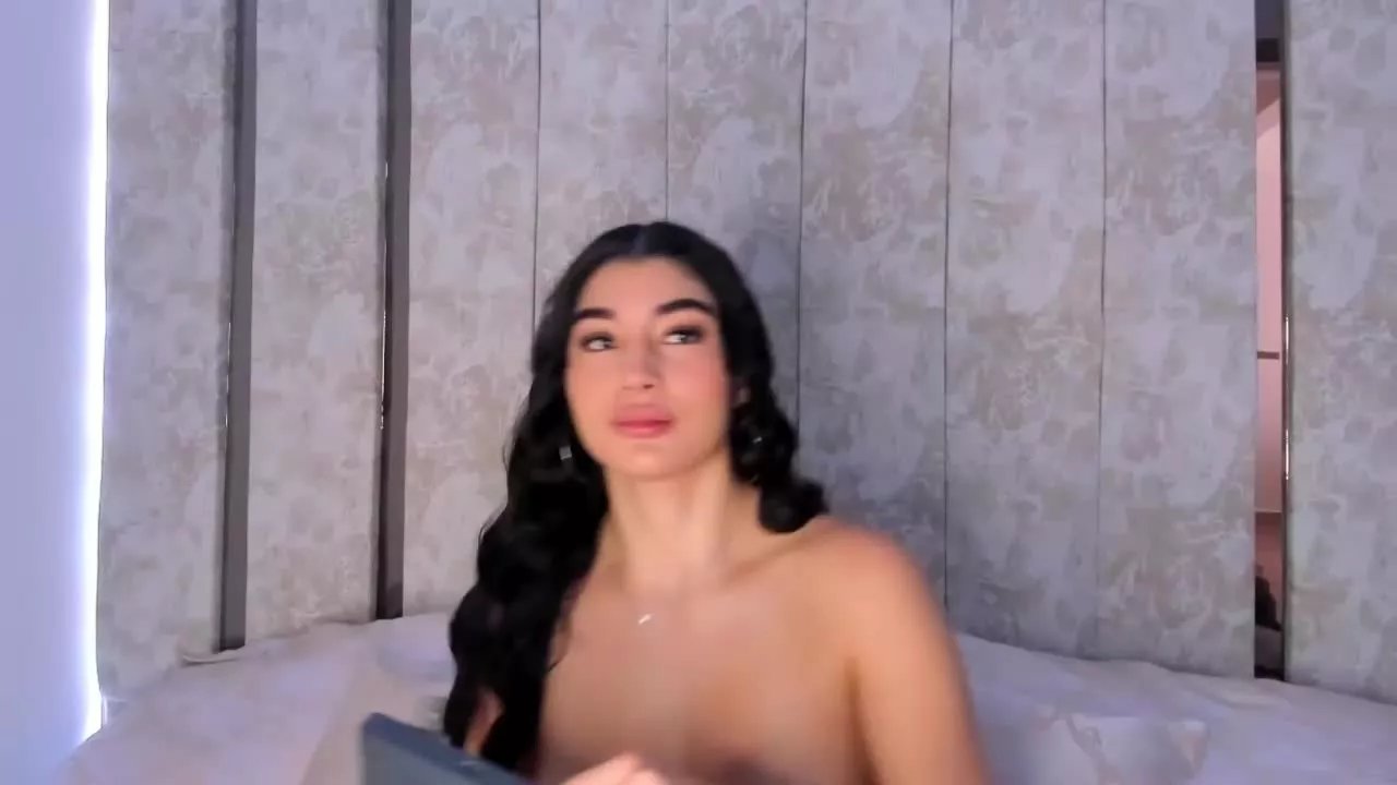 Offline Sofiiamartinez on Streamray