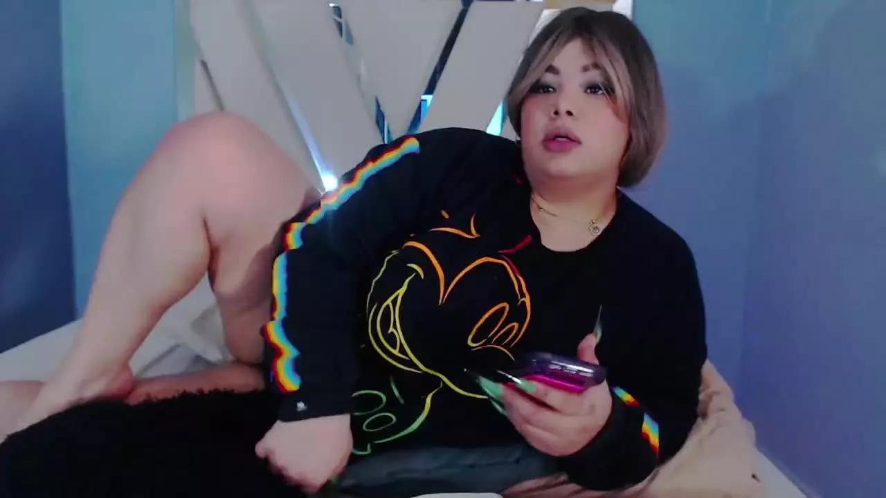 Stefany_Hernande on Streamray 