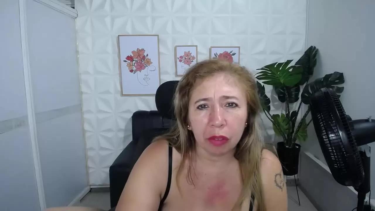 ValentinaMature on Streamray 