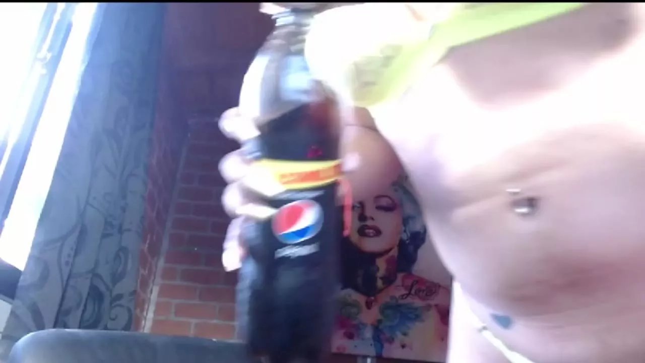 Offline valeria_hackermaTS on Streamray