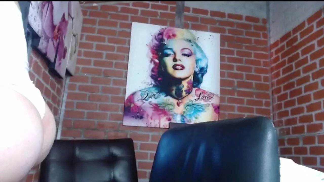 Offline valeria_hackermaTS on Streamray