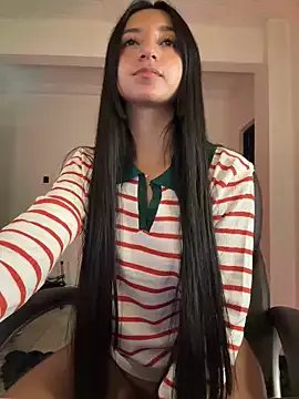 Group aly_golden_ on StripChat