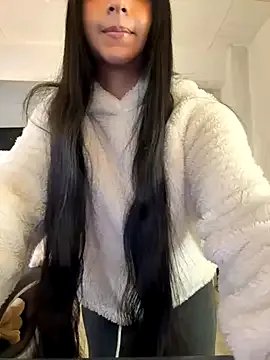 Group aly_golden_ on StripChat