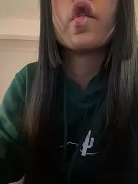 Group aly_golden_ on StripChat