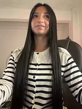 Group aly_golden_ on StripChat