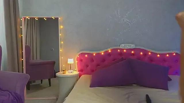 Ariana_Petite on StripChat 