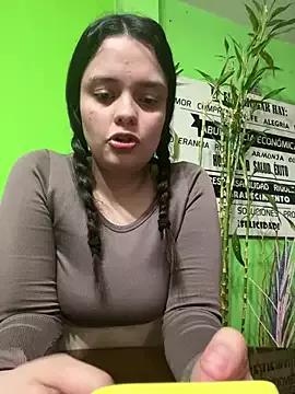 Bella-hadiid on StripChat 