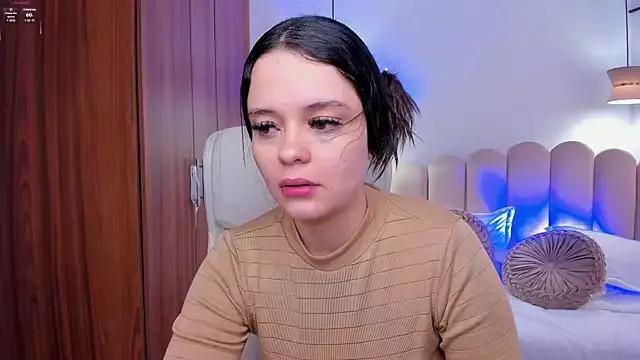 Bella-hadiid on StripChat 