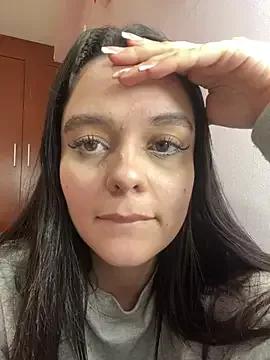 Bella-hadiid on StripChat 