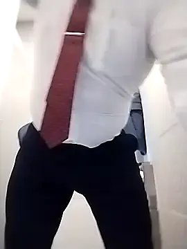 Offline BigCristh79 on StripChat