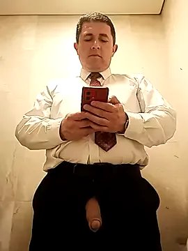 Offline BigCristh79 on StripChat