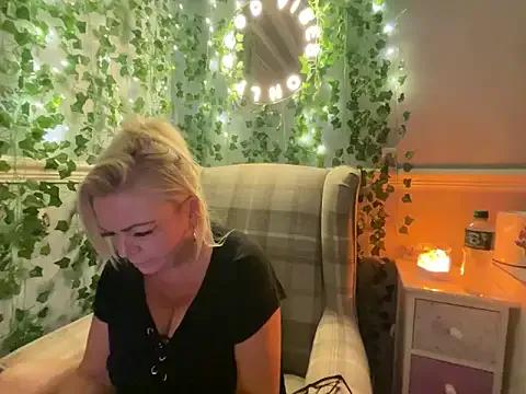 BonnyDesire from StripChat