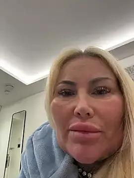 Candy-RoseUK from StripChat