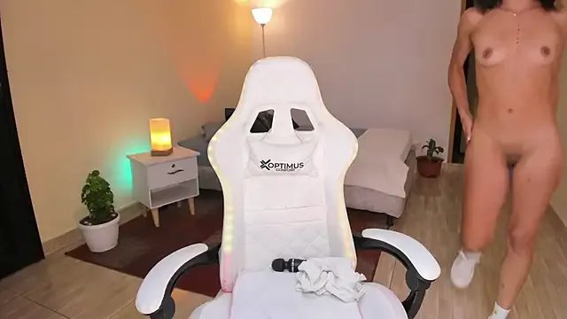 Freechat carleee_winter on StripChat