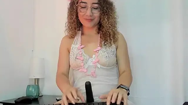 Freechat Charlotte11-11 on StripChat