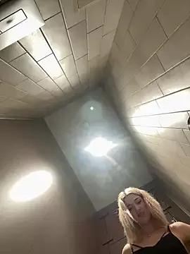 DollyTall on StripChat 