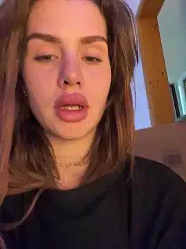 EmiliaCatalina on StripChat 