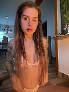 EmiliaCatalina on StripChat 