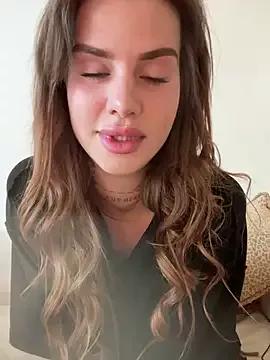 EmiliaCatalina on StripChat 