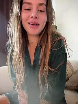 EmiliaCatalina on StripChat 
