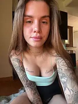 EmiliaCatalina on StripChat 